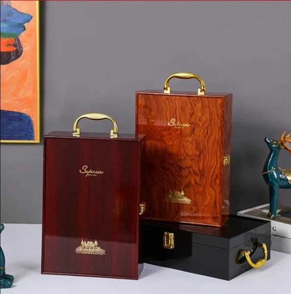 Set Cadou de Lux: Cutie pentru Două Sticle de Vin cu Accesorii Incluse