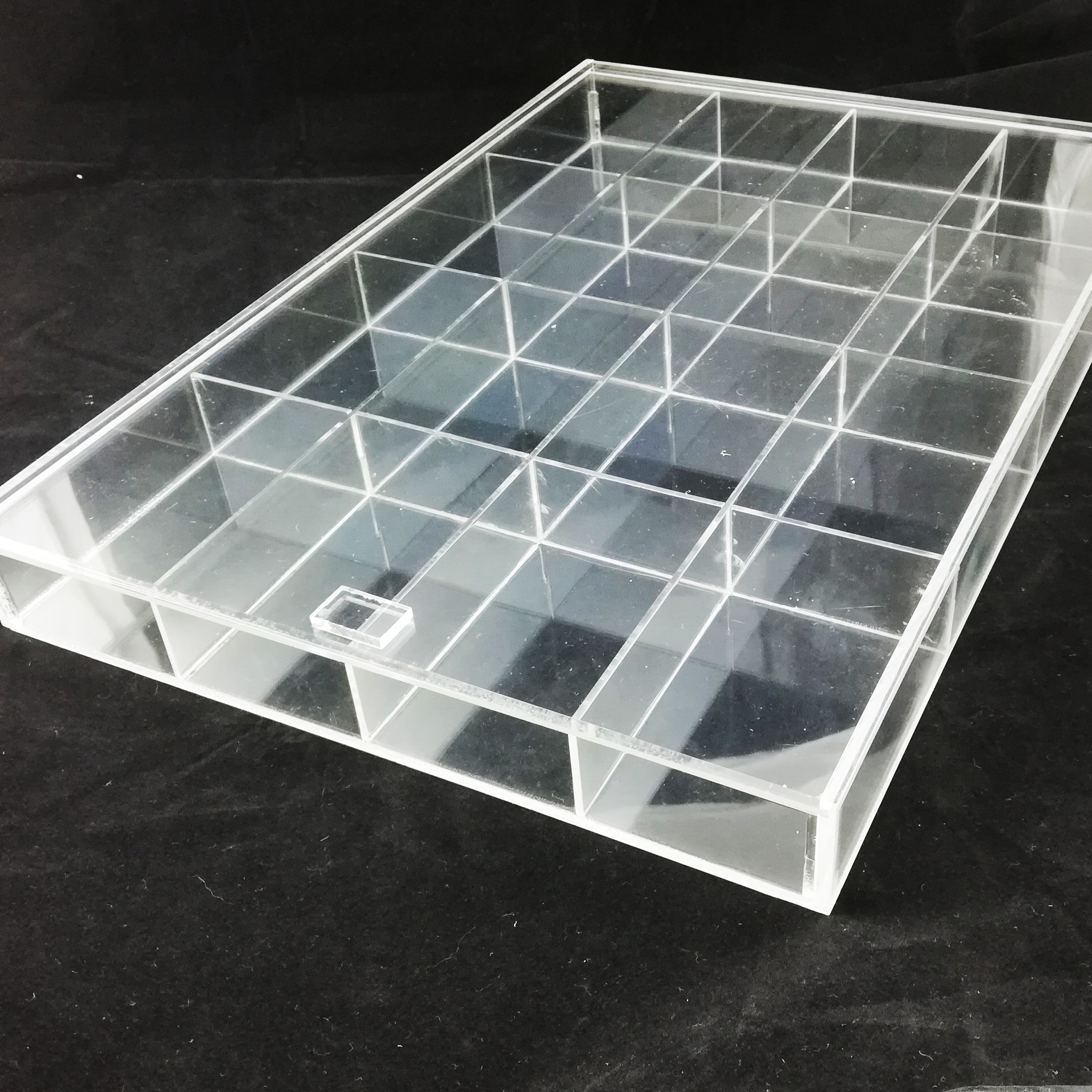 Panou de Expunere pentru 100 de Inele – Piele Ecologică – 35 x 20 cm – Negru / Alb